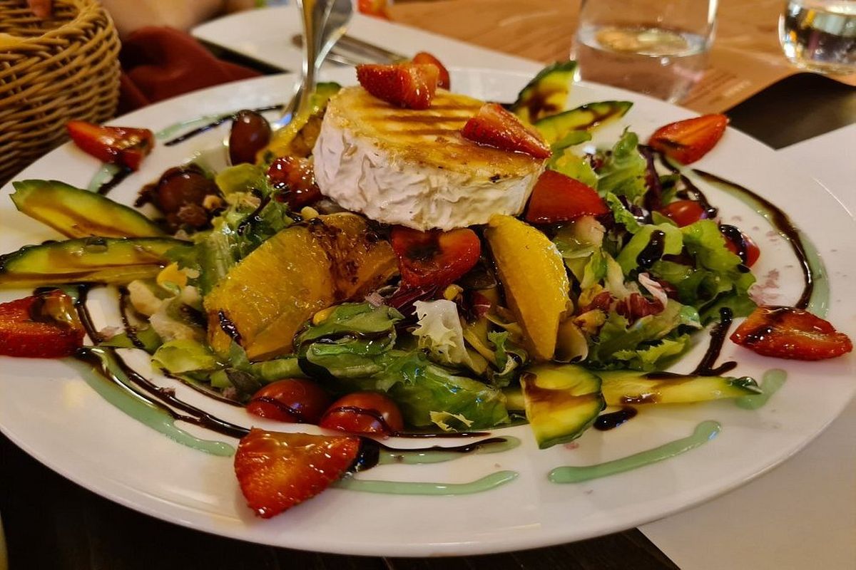 fresh-and-tasty-salad (c) Tavino